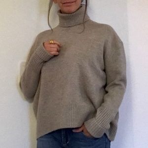 Echo Verde Turtleneck Sweater